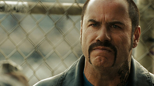 John Travolta dans L'attaque du métro avec de belles moustaches